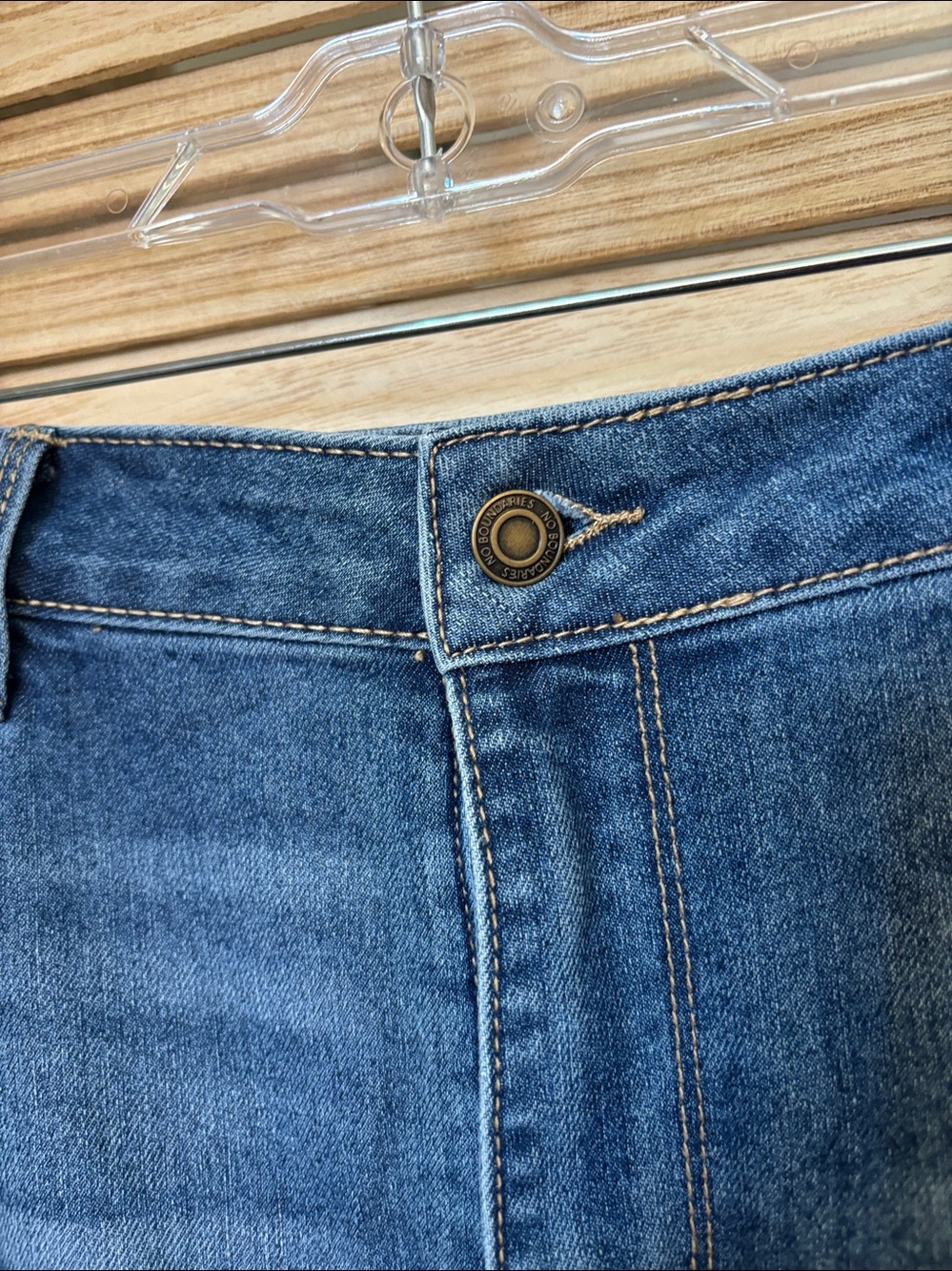 No Boundaries Women's Medium Blue Boyfriend Jeans 16 - Picture 3 of 5